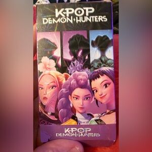 K-Pop Demon Hunters 30 pc collectible cards